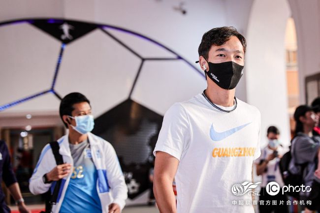 本片改编自同名畅销书。                                  台湾青年张书豪（张书豪 饰）在年夜四结业时，遭受了哥哥的亡故，正处在苍茫期的书豪不测发现了哥哥留下的骑行日记，这个不骑车的青年萌发了骑行滇躲线替哥哥完成未竟心愿的设法，在履历了女友的离往后，他义务反顾奔赴丽江。在路上，张书豪结识了来自云南的骑行者李晓川（李晓川 饰），并结伴前去拉萨。第五天，他们来到德钦，李晓川因无缘得见云雾中的梅里十三峰而